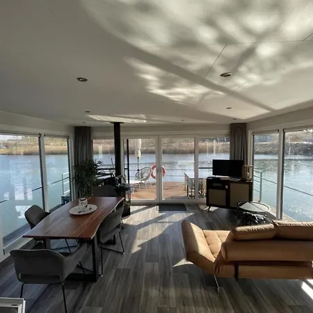 Bådhotel Hausboot Dicke Baerta