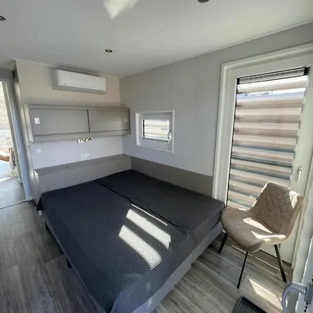 Hausboot Dicke Baerta *