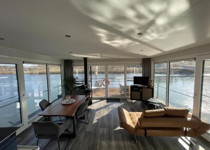 Botel Hausboot Dicke Baerta