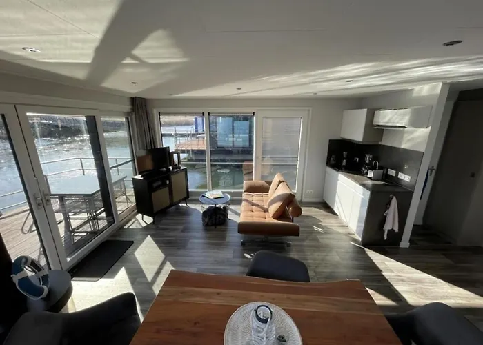 Hausboot Dicke Baerta *