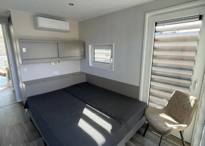 Hausboot Dicke Baerta *