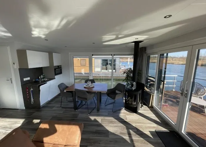 Botel Hausboot Dicke Baerta